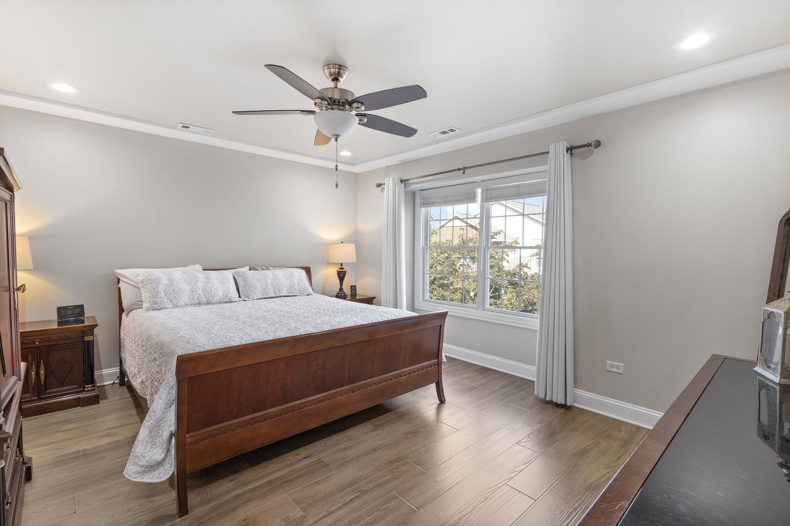 Westmont, Illinois, 60559, United States, 3 Bedrooms Bedrooms, ,4 BathroomsBathrooms,Residential,For Sale,1950669