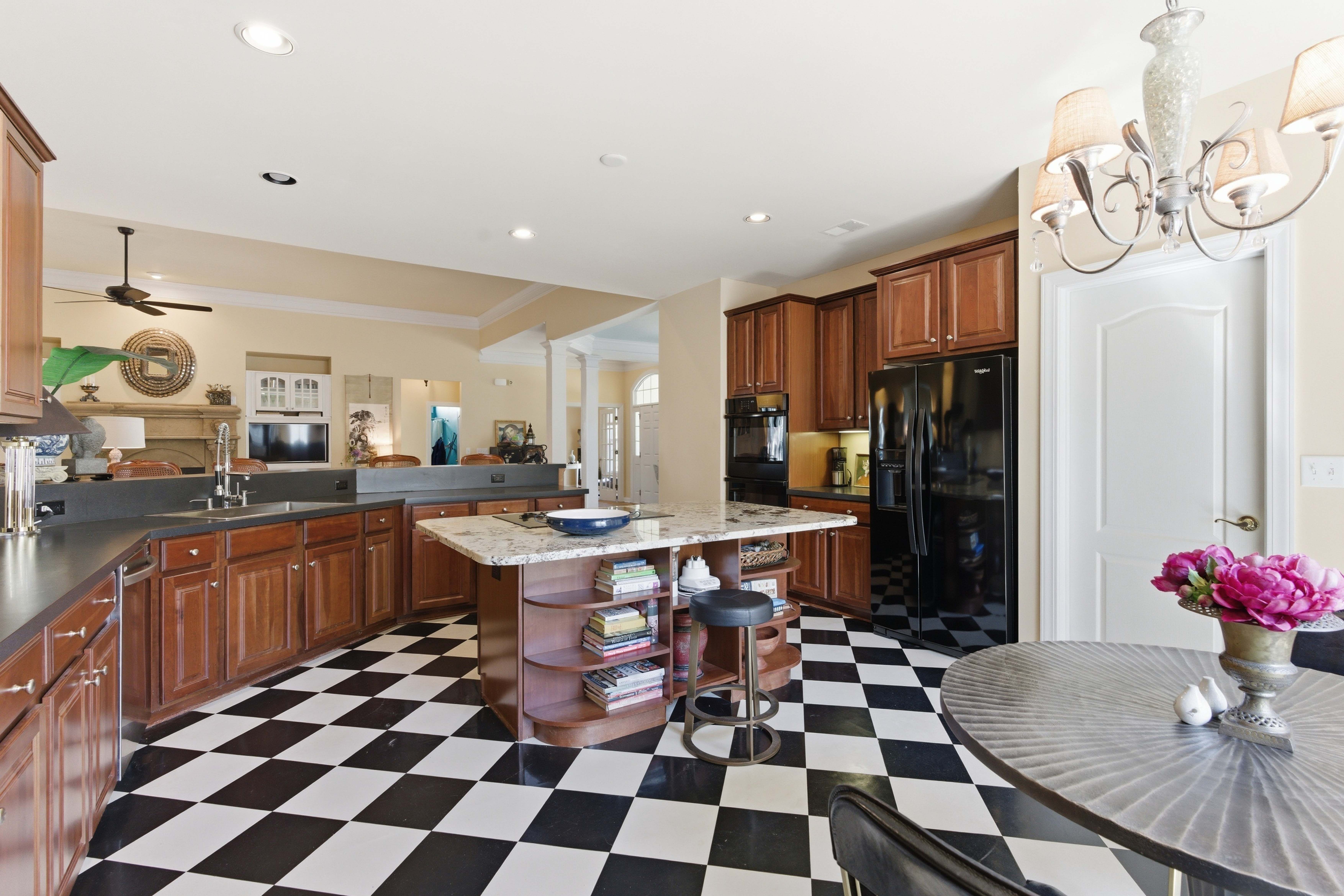  1596 Oakhurst Drive - 物件實景