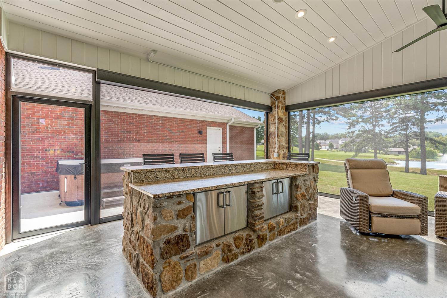 Jonesboro, Arkansas, 72404, United States, 4 Bedrooms Bedrooms, ,5 BathroomsBathrooms,Residential,For Sale,1976719