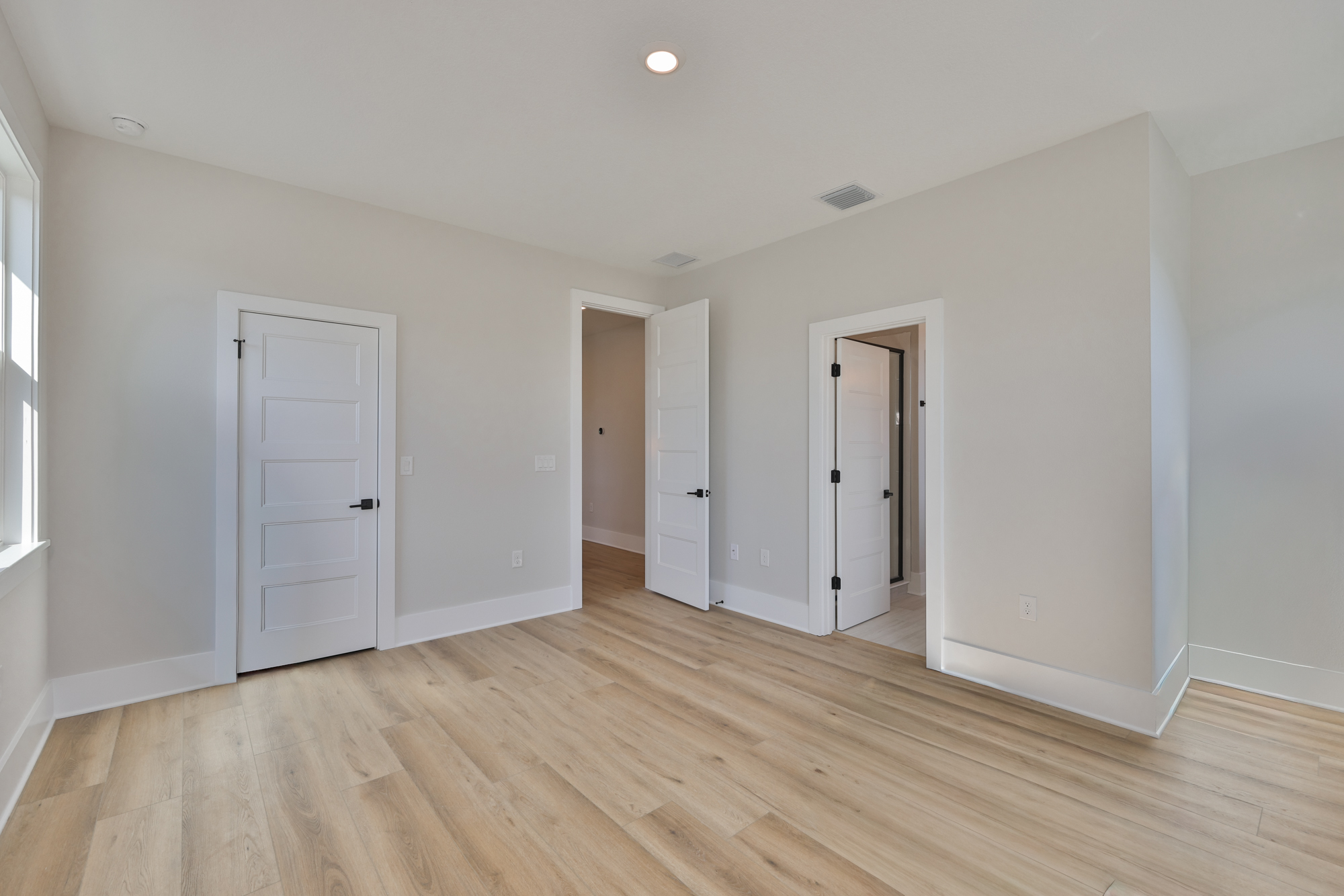 Tampa, Florida, 33611, United States, 5 Bedrooms Bedrooms, ,4 BathroomsBathrooms,Residential,For Sale,1992381
