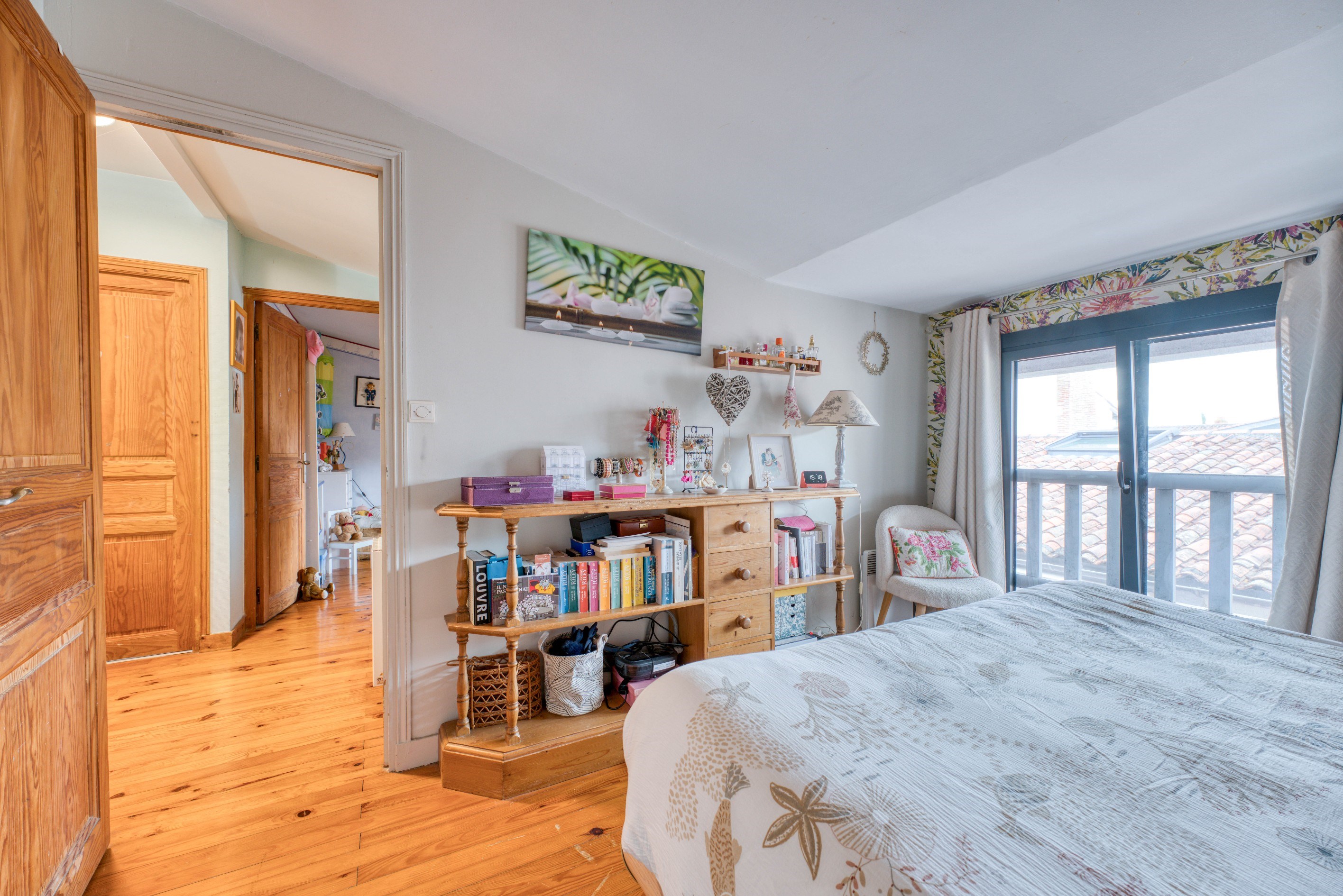  Character Apartment of 160 sqm with Private Patio and Rooftop Views - 物件實景
