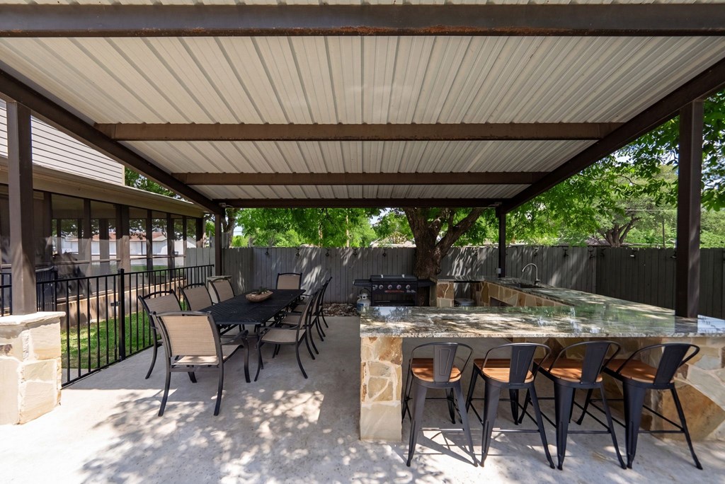 Fredericksburg, Texas, 78624, United States, 6 Bedrooms Bedrooms, ,6 BathroomsBathrooms,Residential,For Sale,2048440