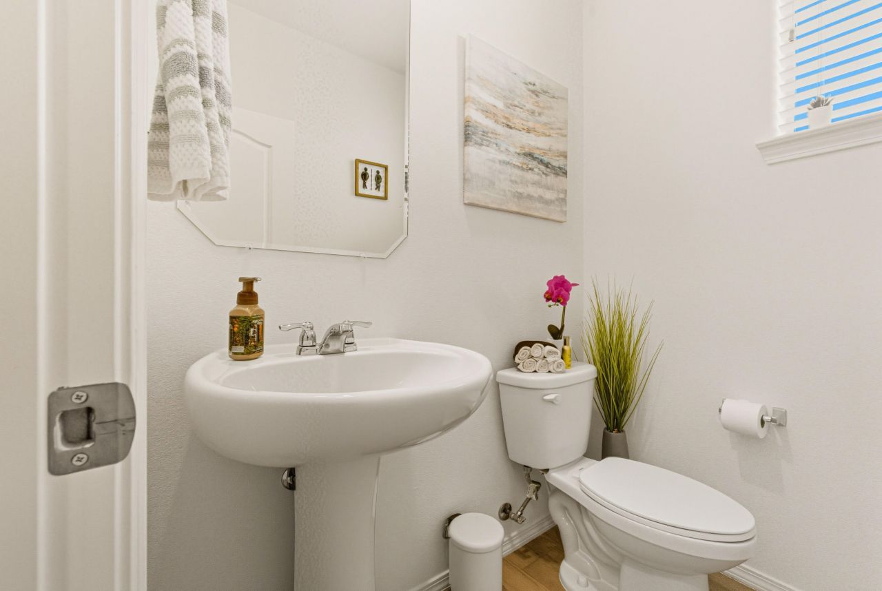 Albuquerque, New Mexico, 87120, United States, 5 Bedrooms Bedrooms, ,4 BathroomsBathrooms,Residential,For Sale,1957910