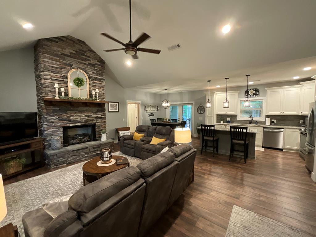 Ellijay, Georgia, 30540, United States, 3 Bedrooms Bedrooms, ,2 BathroomsBathrooms,Residential,For Sale,1911460