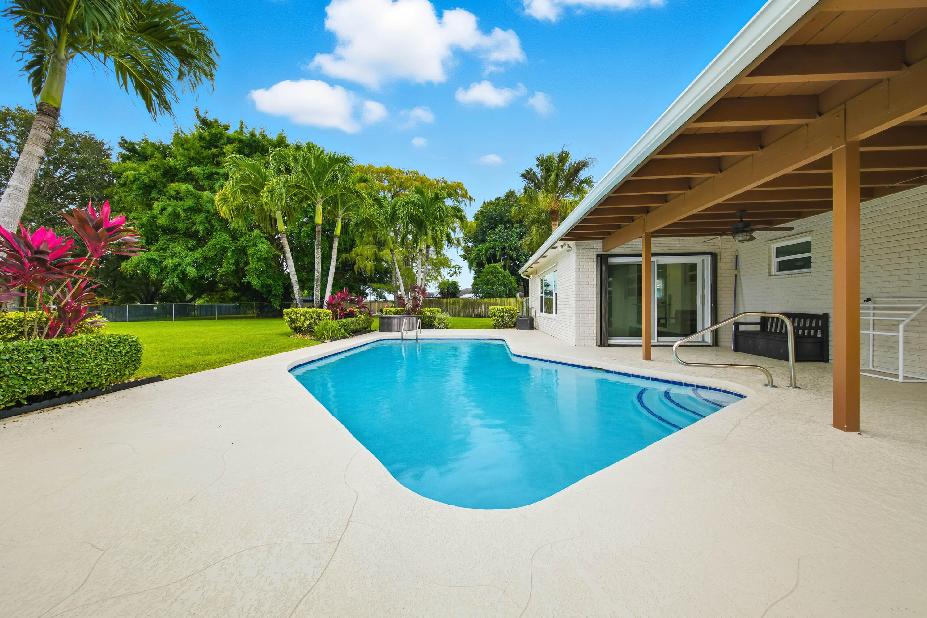 Royal Palm Beach, Florida, 33411, United States, 3 Bedrooms Bedrooms, ,3 BathroomsBathrooms,Residential,For Sale,1970121