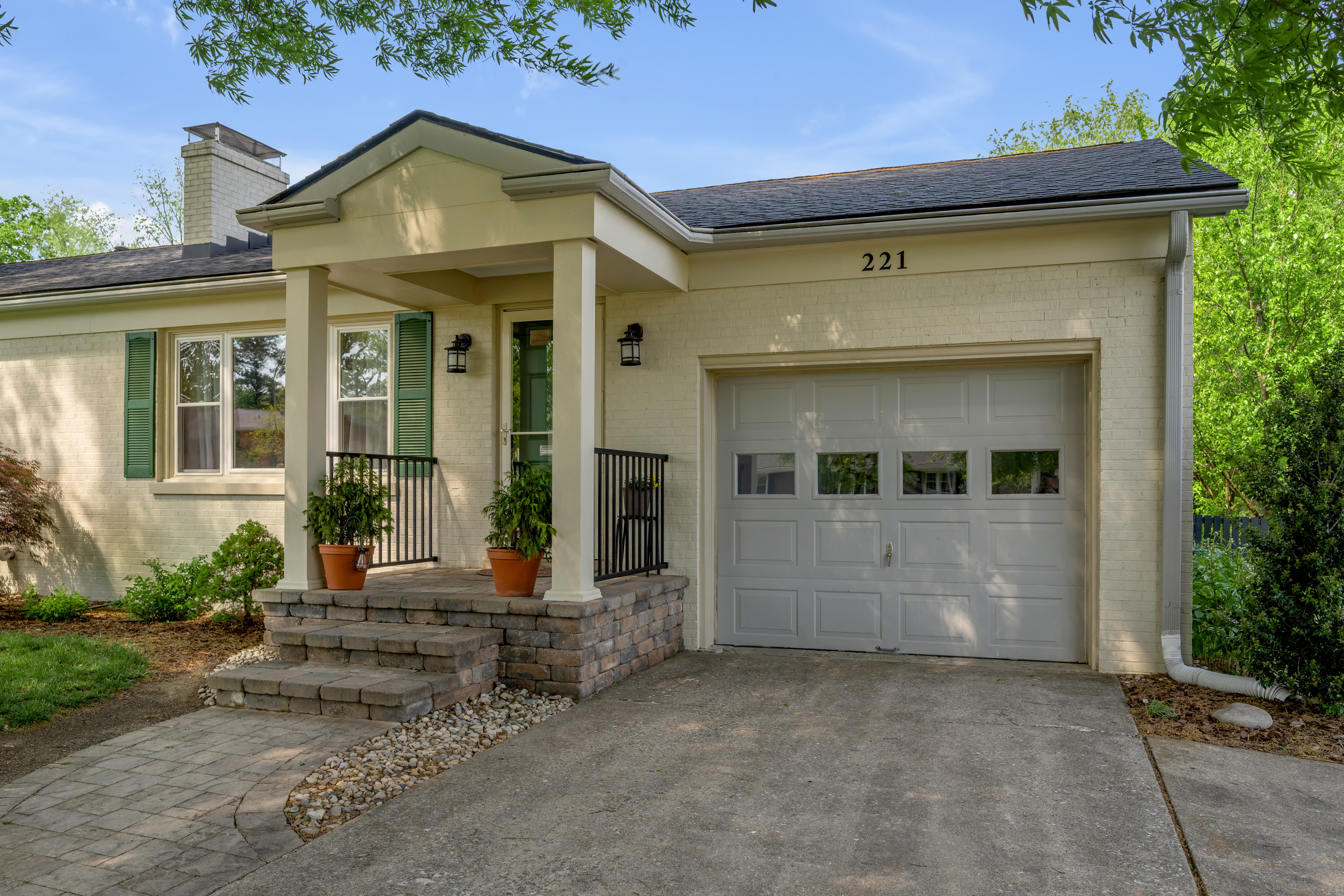  221 Greenbriar Road - 物件實景