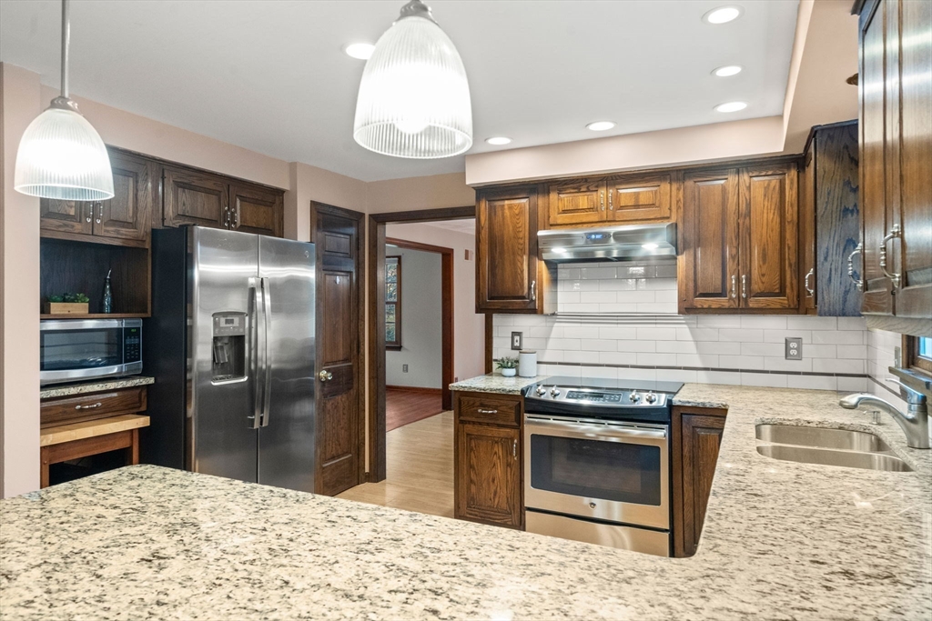 Marlborough, Massachusetts, 01752, United States, 4 Bedrooms Bedrooms, ,Residential,For Sale,1987097