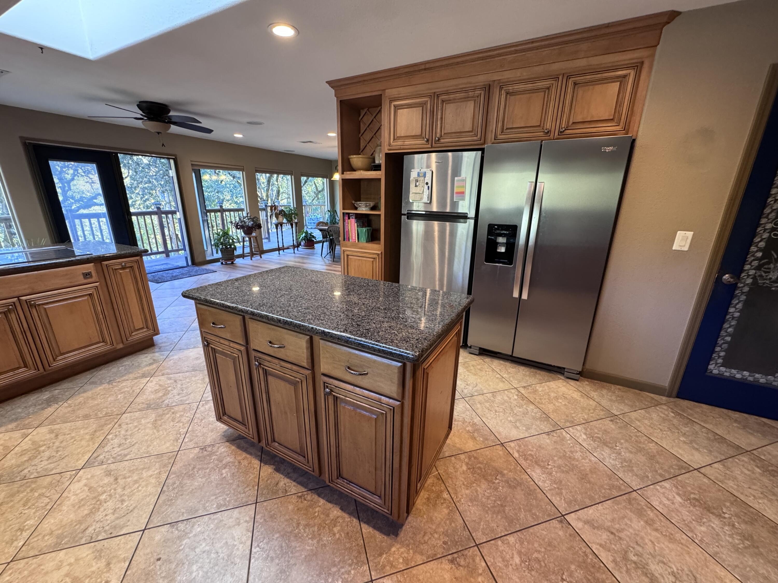 Rogue River, Oregon, 97537, United States, 3 Bedrooms Bedrooms, ,4 BathroomsBathrooms,Residential,For Sale,1982617