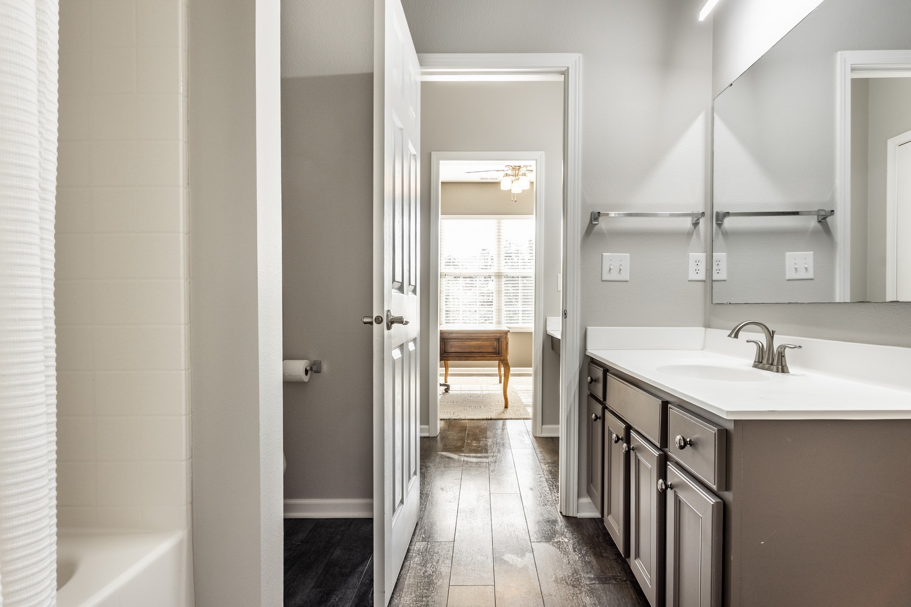  Turnkey Modern Townhome in Westfield - 物件實景
