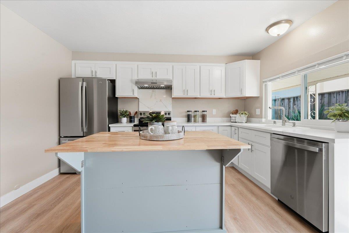 San Jose, California, 95148, United States, 4 Bedrooms Bedrooms, ,2 BathroomsBathrooms,Residential,For Sale,1988952