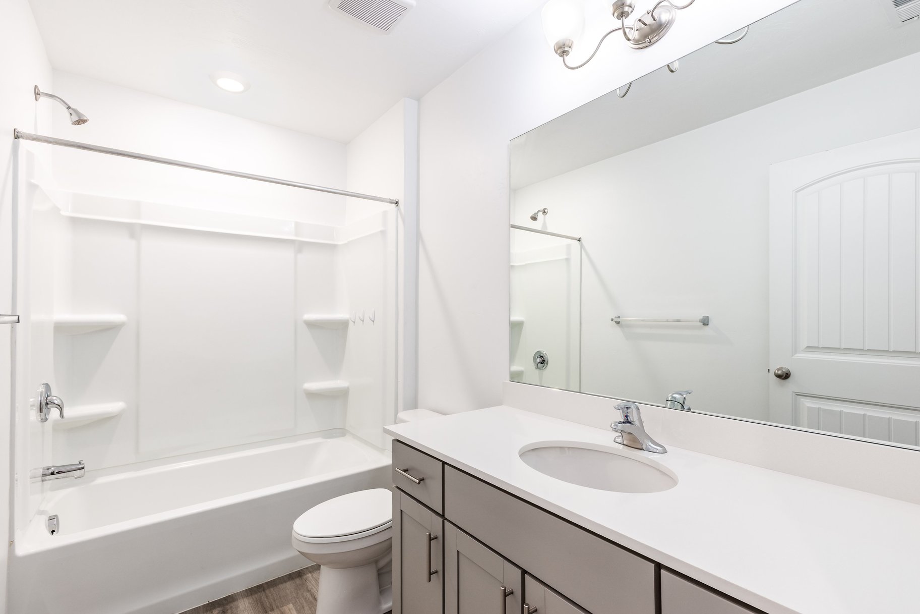  Move-In Ready  Appliances Included  Walk-In Closets in Every Bedroom - 物件實景