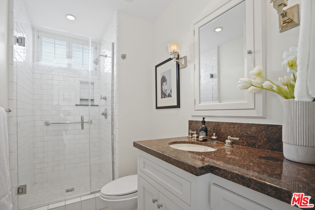 West Hollywood, California, 90069, United States, 2 Bedrooms Bedrooms, ,2 BathroomsBathrooms,Residential,For Sale,1910905