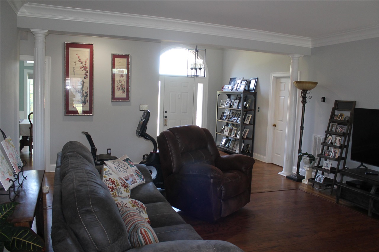 Bowling Green, Kentucky, 42104, United States, 5 Bedrooms Bedrooms, ,3 BathroomsBathrooms,Residential,For Sale,1827848