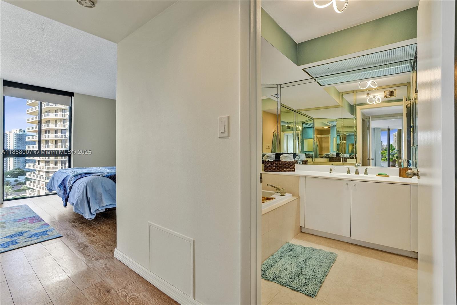 Aventura, Florida, 33180, United States, 2 Bedrooms Bedrooms, ,2 BathroomsBathrooms,Residential,For Sale,1954501