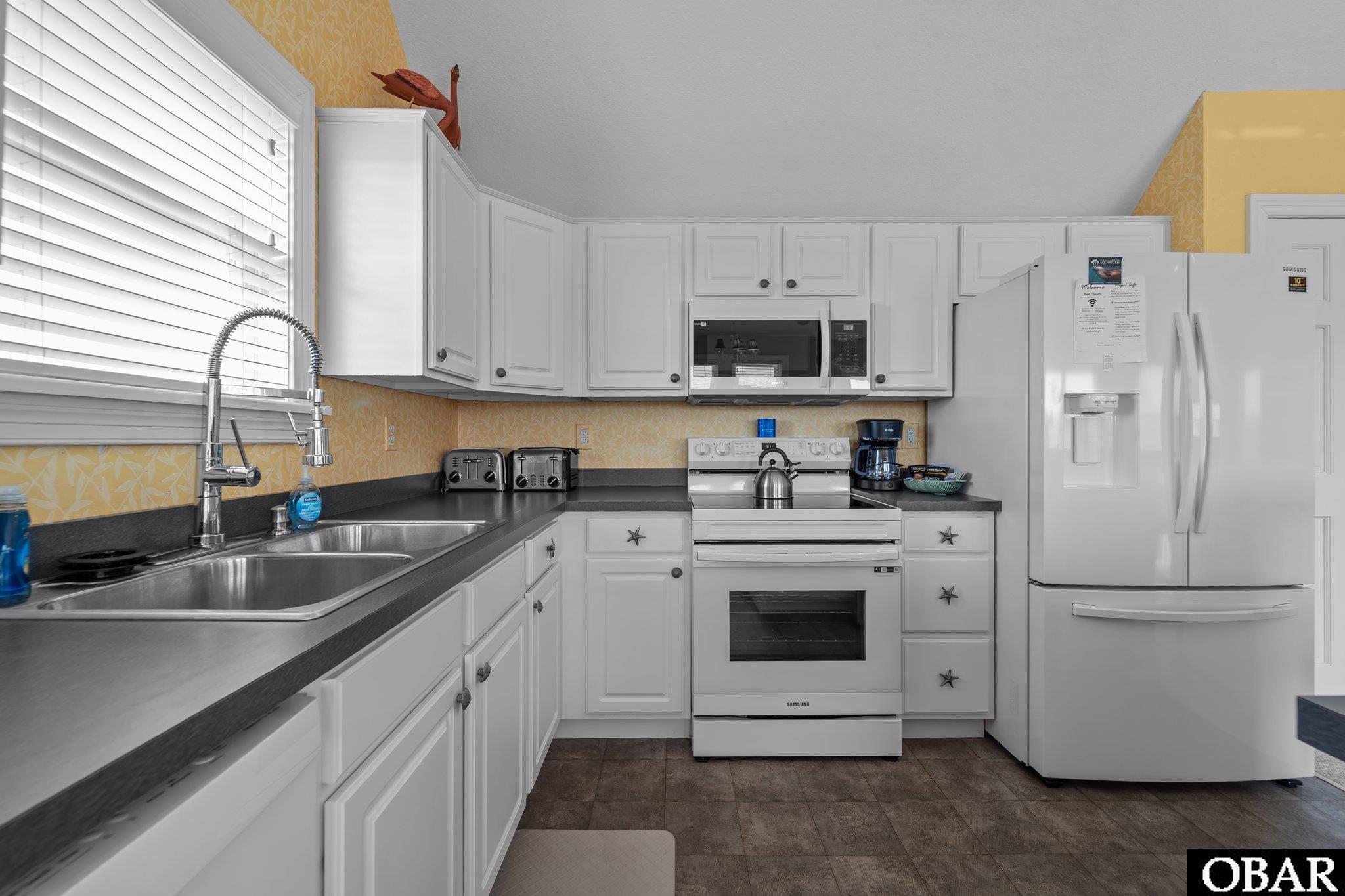 Kill Devil Hills, North Carolina, 27948, United States, 5 Bedrooms Bedrooms, ,4 BathroomsBathrooms,Residential,For Sale,1792388