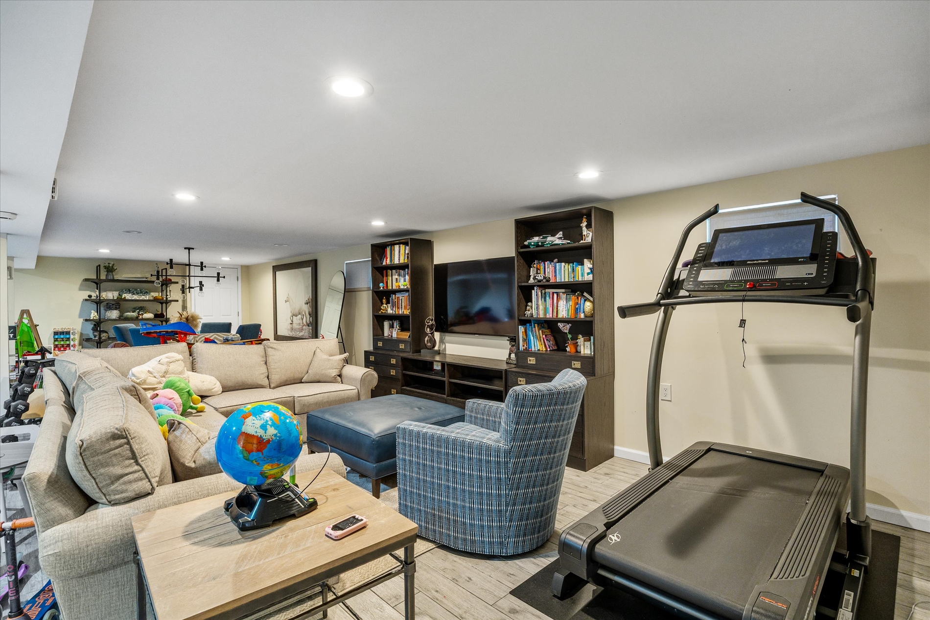 Howard Beach, New York, 11414, United States, 6 Bedrooms Bedrooms, ,2 BathroomsBathrooms,Residential,For Sale,2005661