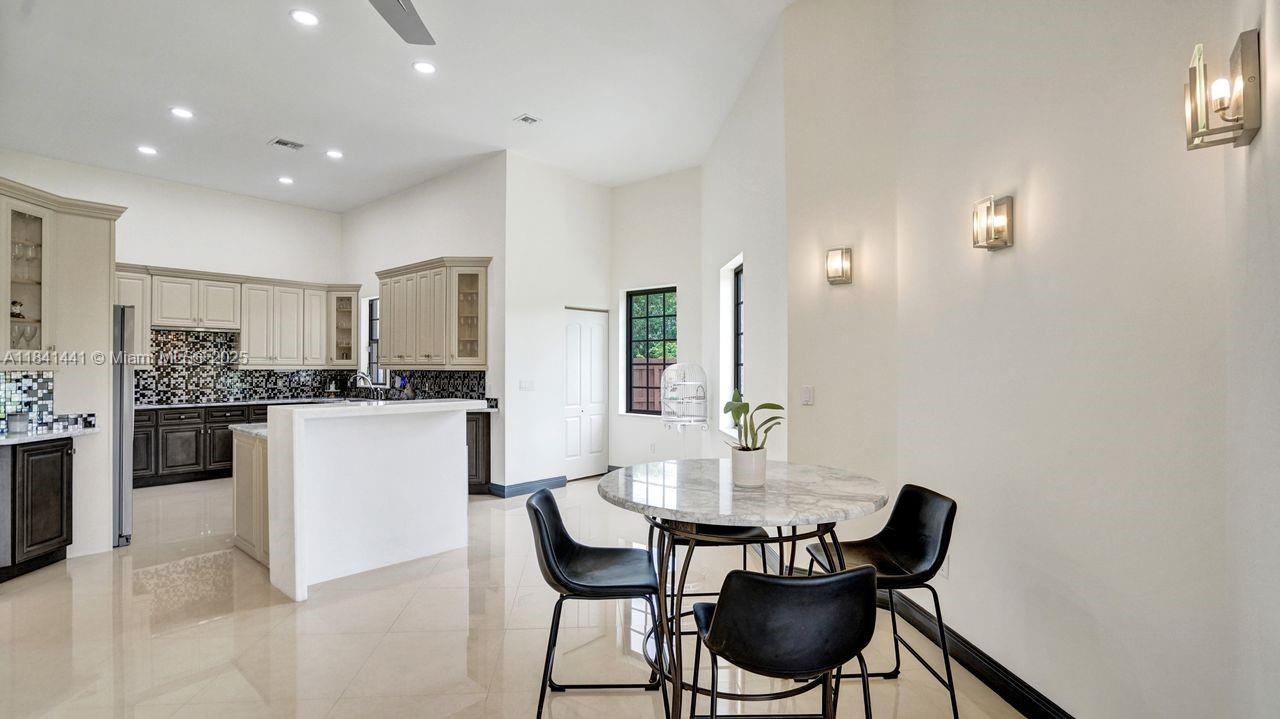 Davie, Florida, 33330, United States, 5 Bedrooms Bedrooms, ,5 BathroomsBathrooms,Residential,For Sale,1896833