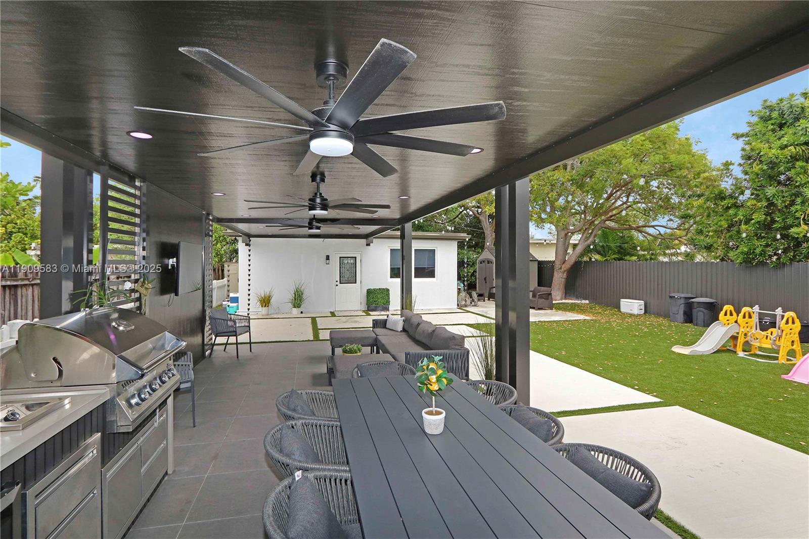 Miami, Florida, 33155, United States, 4 Bedrooms Bedrooms, ,4 BathroomsBathrooms,Residential,For Sale,1987905