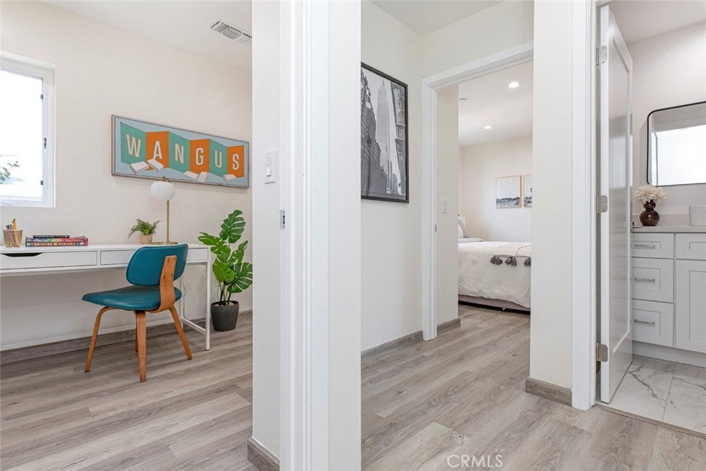 Los Angeles, California, 90027, United States, ,Residential,For Sale,1938959