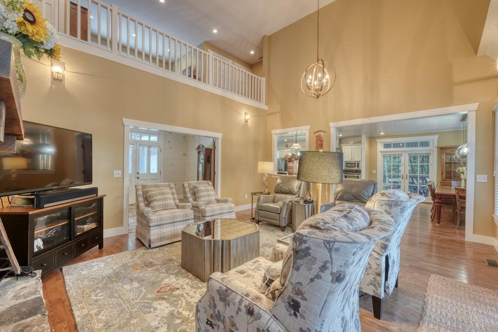 Blairsville, Georgia, 30512, United States, 5 Bedrooms Bedrooms, ,6 BathroomsBathrooms,Residential,For Sale,1901332