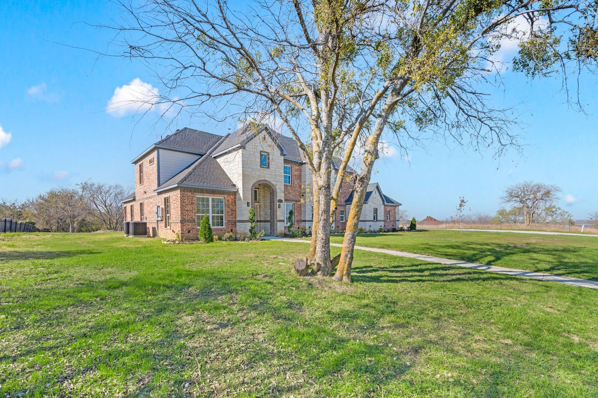 Grand Prairie, Texas, 75104, United States, 5 Bedrooms Bedrooms, ,5 BathroomsBathrooms,Residential,For Sale,2005426