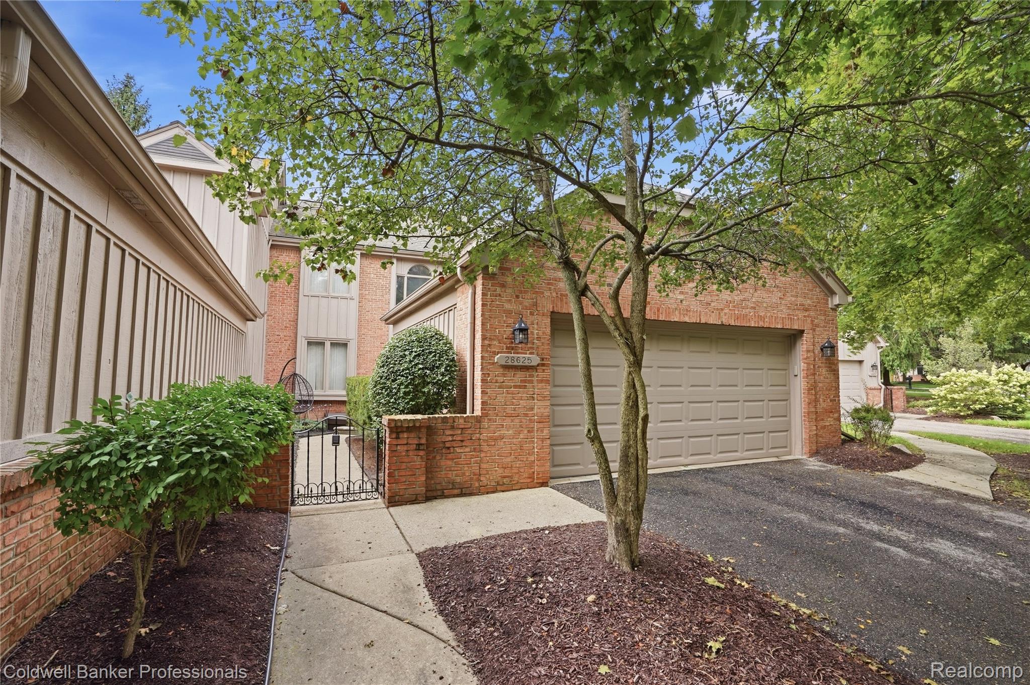 Auburn Ct, Farmington Hills, MI 48331 #1