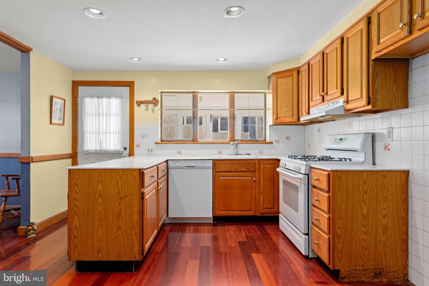 Conshohocken, Pennsylvania, 19428, United States, 4 Bedrooms Bedrooms, ,3 BathroomsBathrooms,Residential,For Sale,2003436