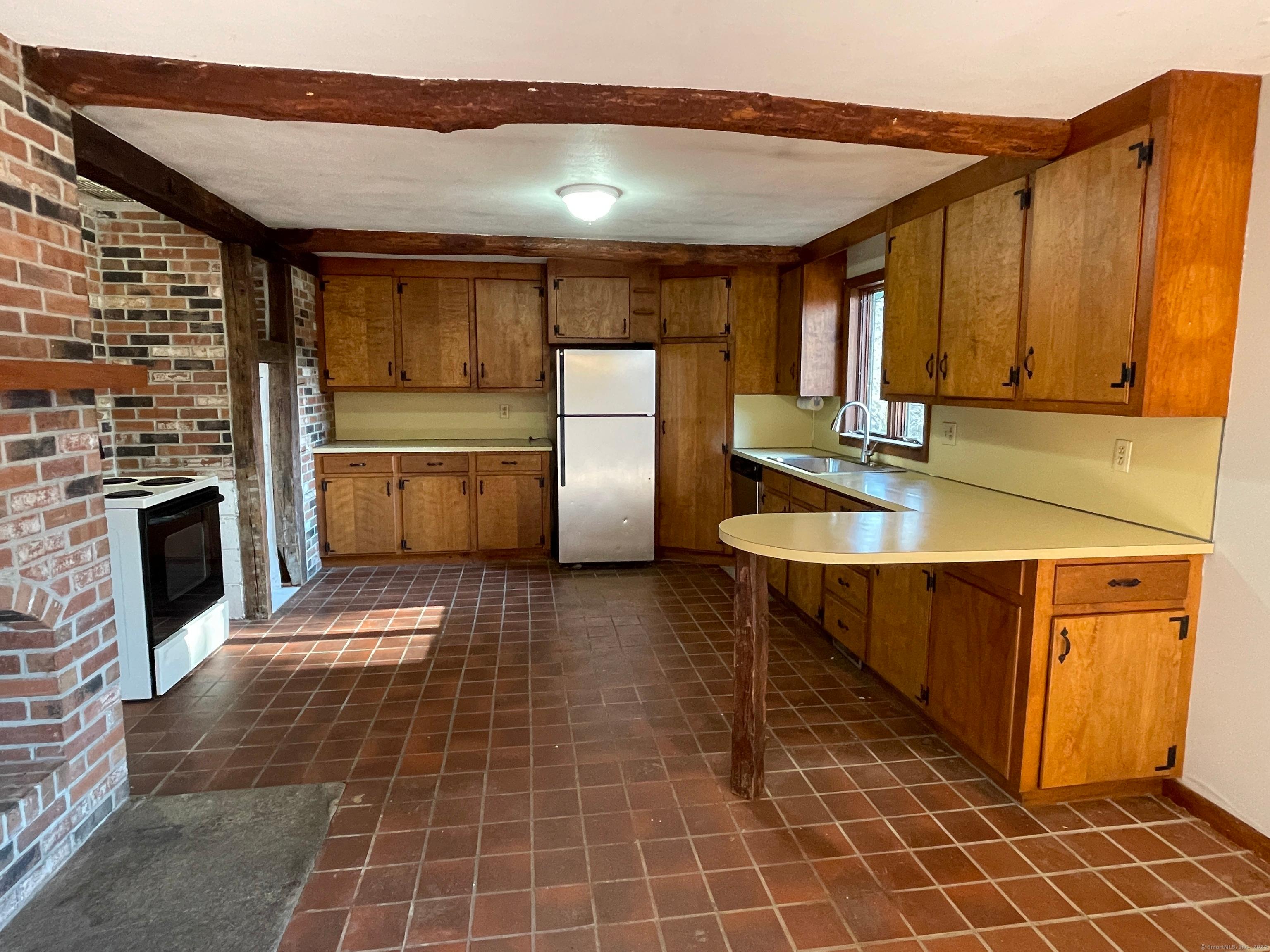 Litchfield, Connecticut, 06759, United States, 3 Bedrooms Bedrooms, ,3 BathroomsBathrooms,Residential,For Sale,1937635