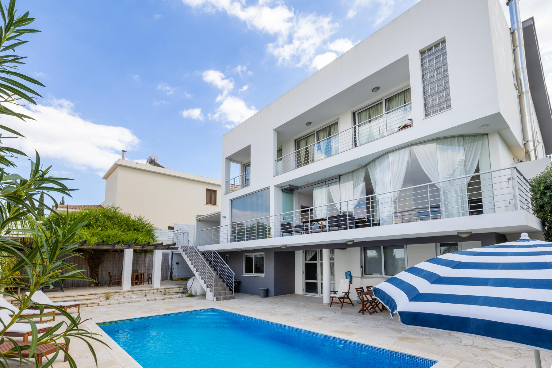  Three-Level Five-Bedroom Villa with Private Pool in Aradippou, Larnaca - 物件實景