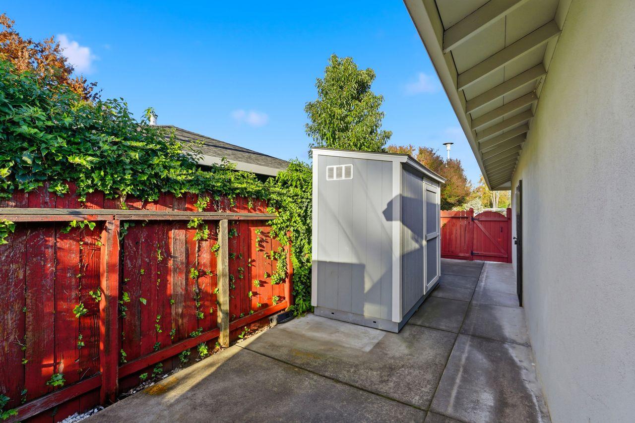 Sacramento, California, 95822, United States, 3 Bedrooms Bedrooms, ,2 BathroomsBathrooms,Residential,For Sale,1989013