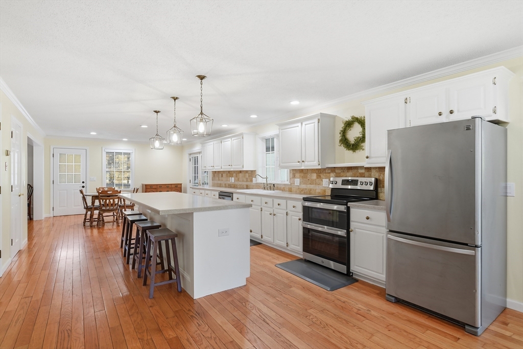 Monson, Massachusetts, 01057, United States, 4 Bedrooms Bedrooms, ,3 BathroomsBathrooms,Residential,For Sale,1969322