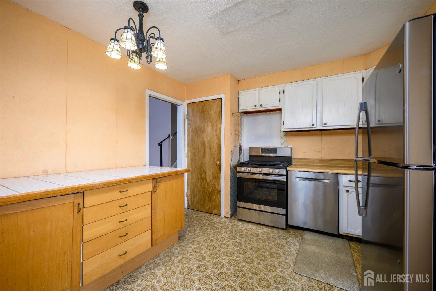 Colonia, New Jersey, 07067, United States, 4 Bedrooms Bedrooms, ,2 BathroomsBathrooms,Residential,For Sale,1961798