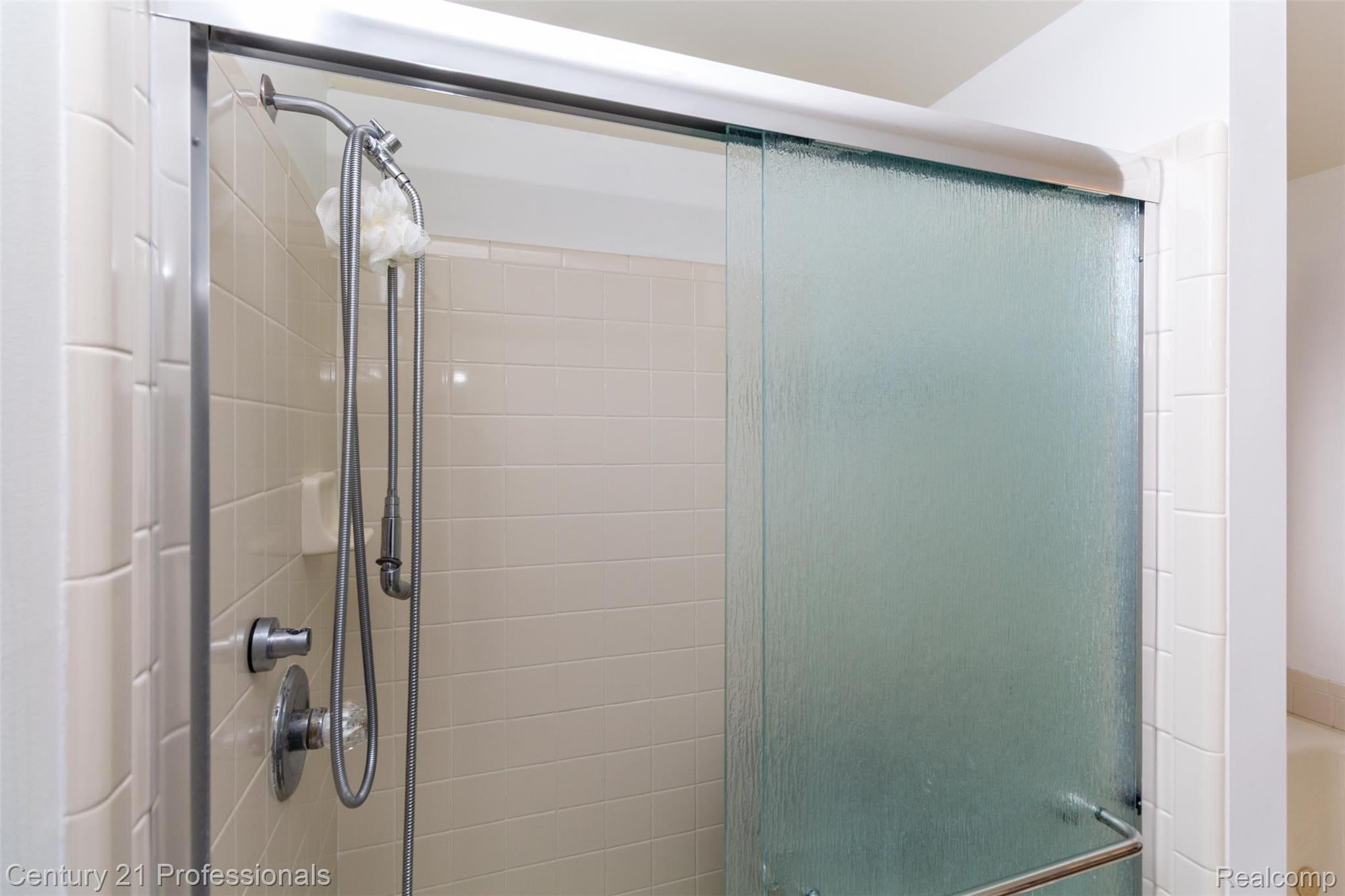 Troy, Michigan, 48084, United States, 4 Bedrooms Bedrooms, ,3 BathroomsBathrooms,Residential,For Sale,1976121