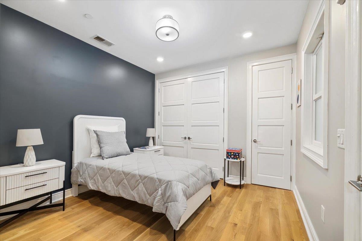 Edgewater, New Jersey, 07020, United States, 2 Bedrooms Bedrooms, ,2 BathroomsBathrooms,Residential,For Sale,1995934