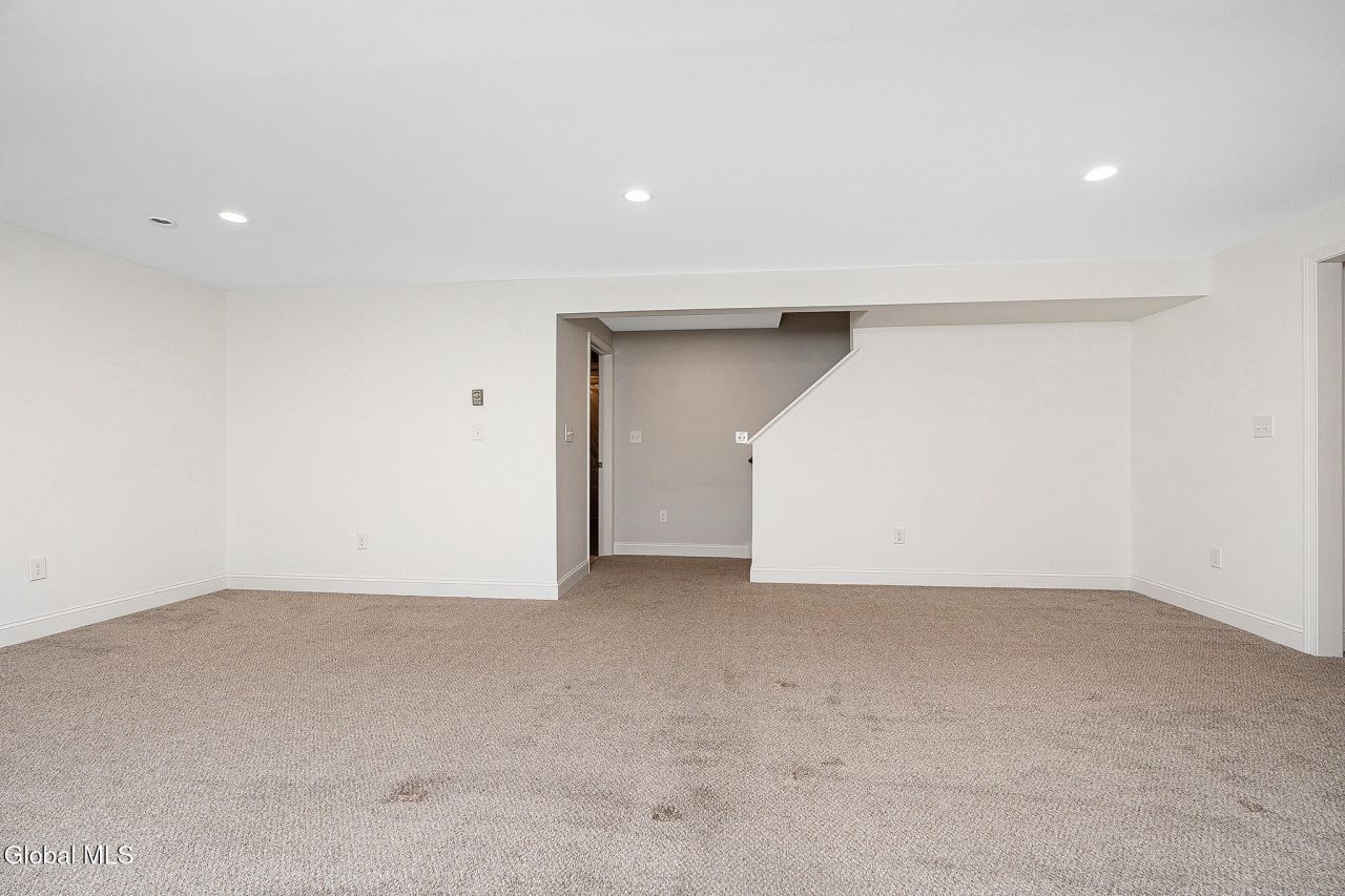 Halfmoon, New York, 12065, United States, 4 Bedrooms Bedrooms, ,3 BathroomsBathrooms,Residential,For Sale,1987891