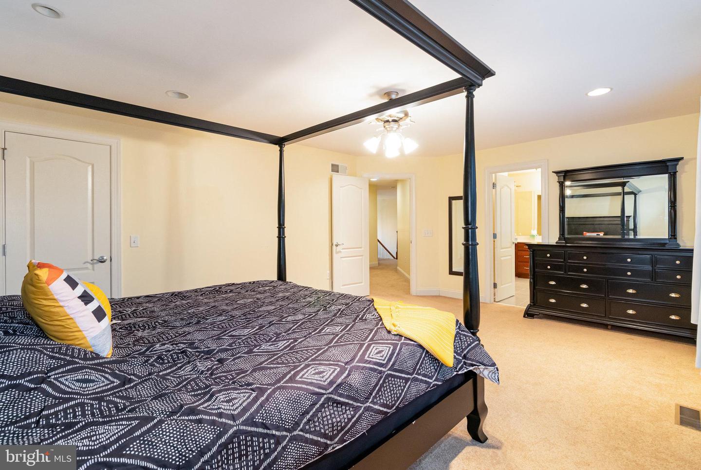 Mechanicsburg, Pennsylvania, 17055, United States, 5 Bedrooms Bedrooms, ,5 BathroomsBathrooms,Residential,For Sale,1926512