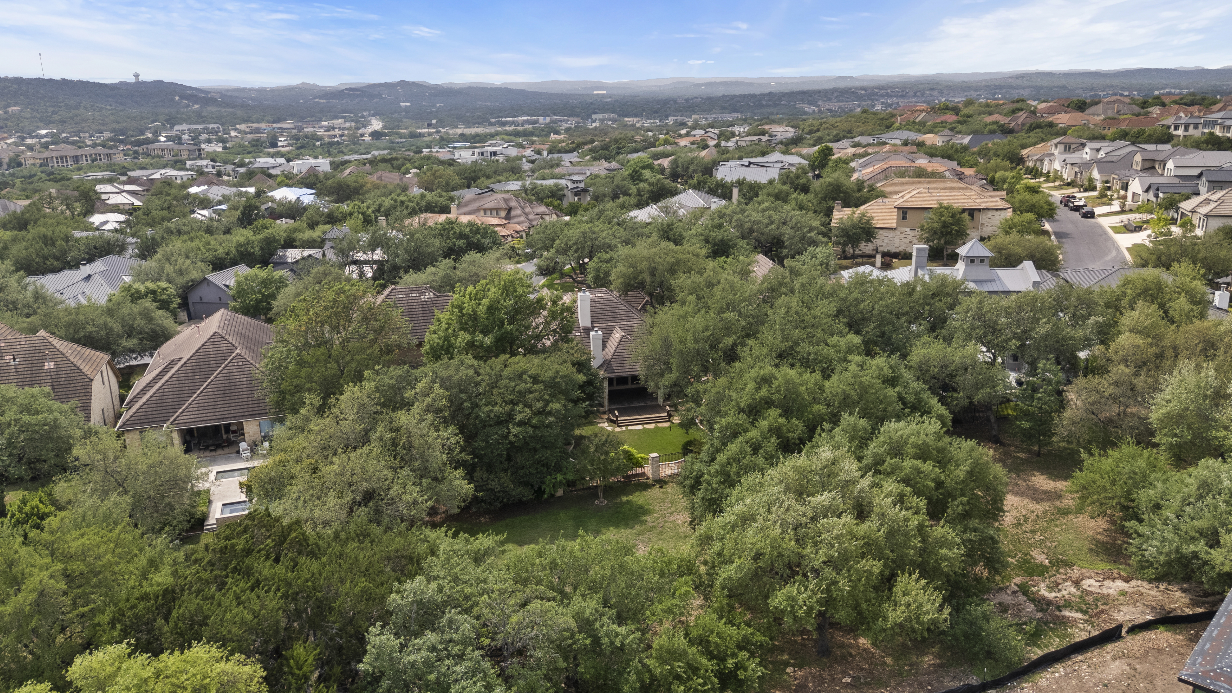  Stunning Single-Story Retreat on Greenbelt - 物件實景