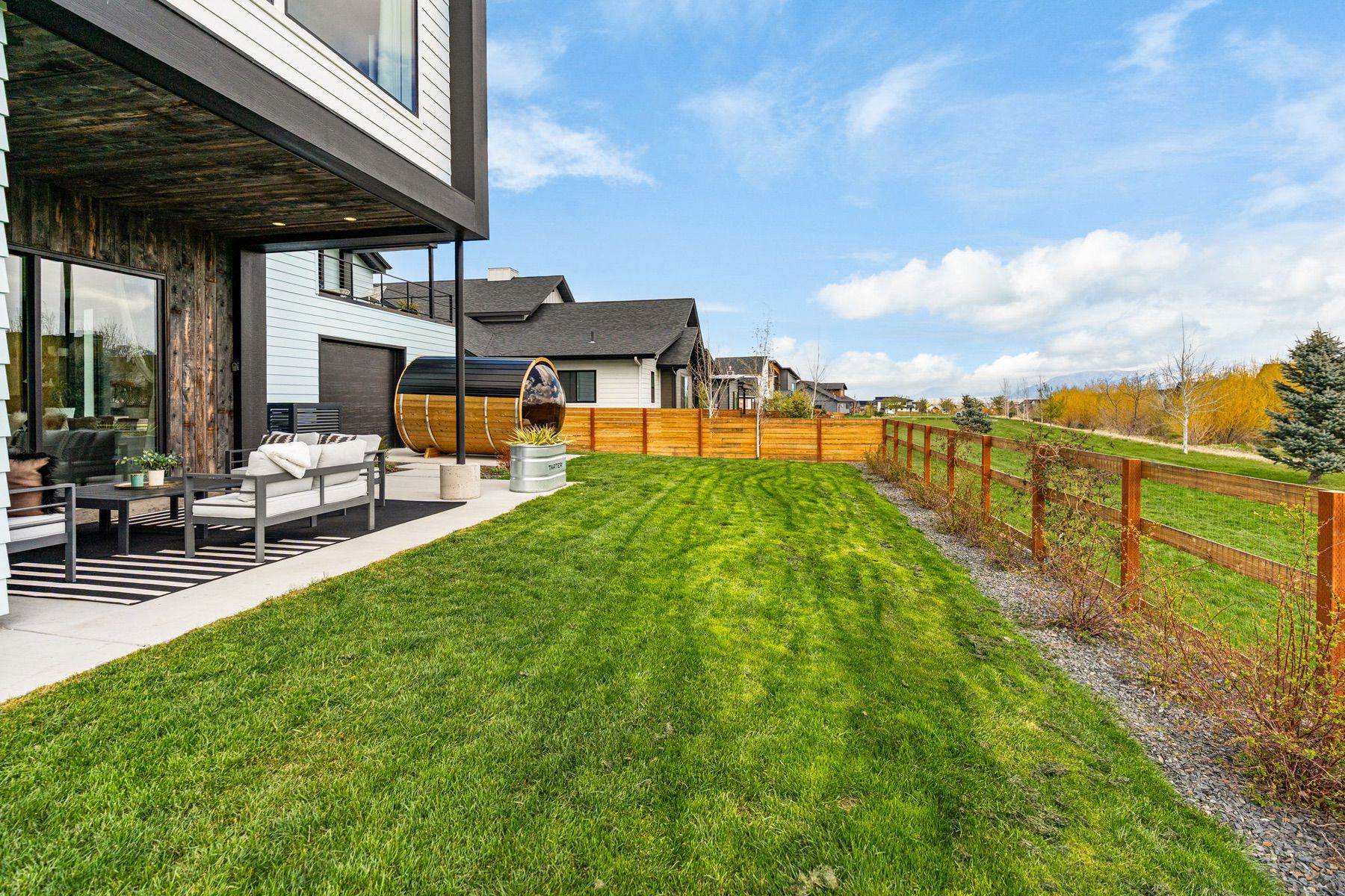  1492 Windrow Dr - 物件實景