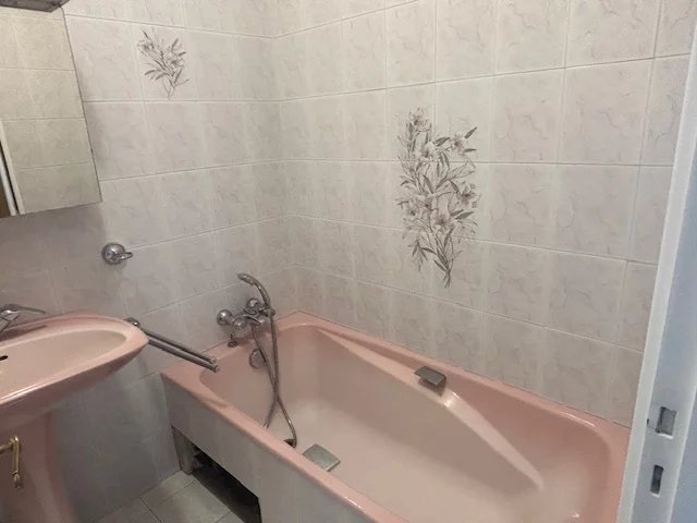 Nice, Provence-Alpes-Côte d’Azur, 06000, FR, 2 Bedrooms Bedrooms, ,Residential,For Sale,1890237