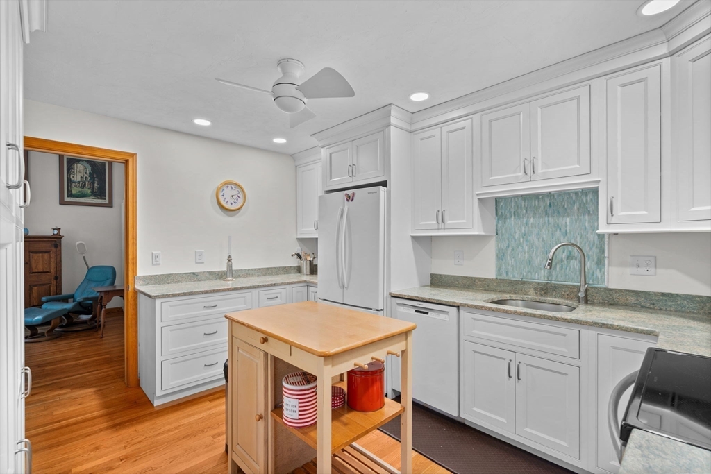 Princeton, Massachusetts, 01541, United States, 4 Bedrooms Bedrooms, ,4 BathroomsBathrooms,Residential,For Sale,2005212