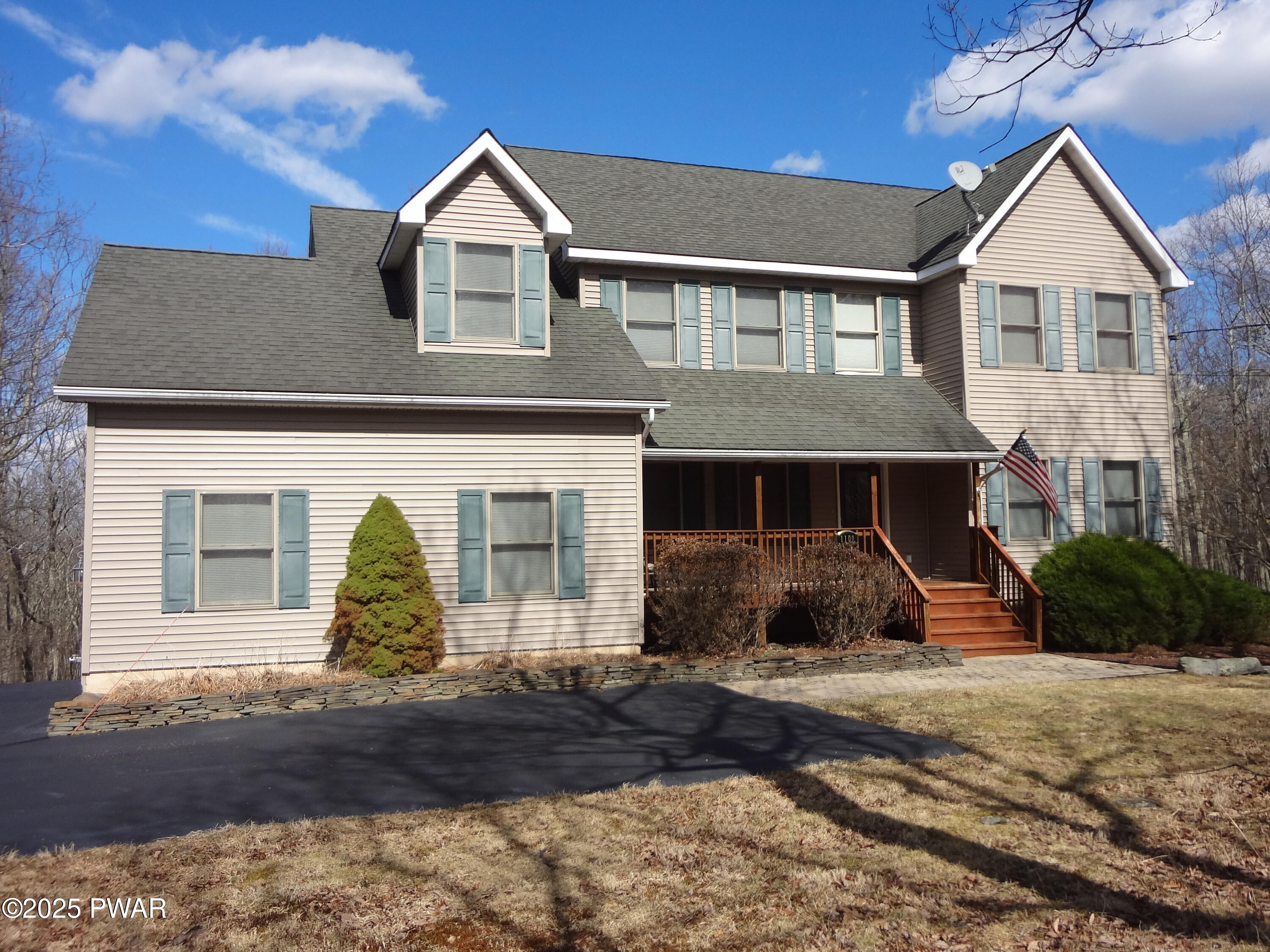 Hawley, Pennsylvania, 18428, United States, 4 Bedrooms Bedrooms, ,3 BathroomsBathrooms,Residential,For Sale,1983271