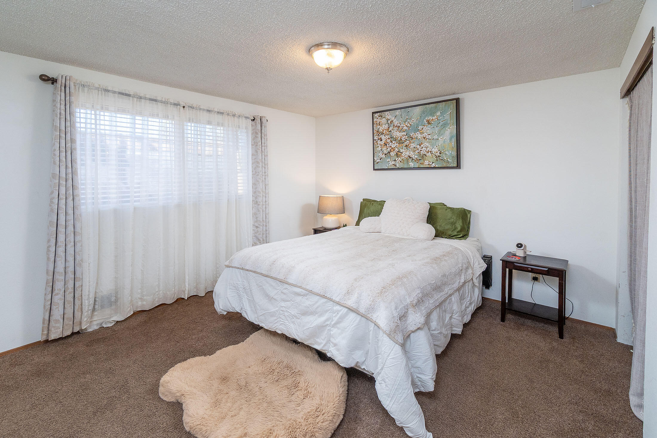 Bend, Oregon, 97701, United States, 3 Bedrooms Bedrooms, ,2 BathroomsBathrooms,Residential,For Sale,1913585