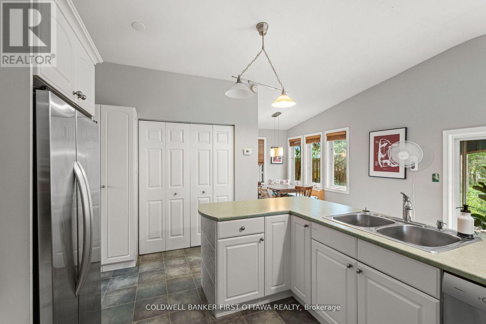 OTTAWA, Ontario, K2B 6Y5, CA, 3 Bedrooms Bedrooms, ,2 BathroomsBathrooms,Residential,For Sale,1903613