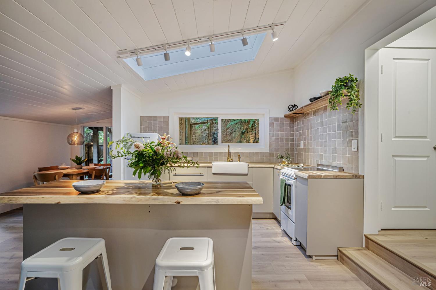 Cazadero, California, 95421, United States, 2 Bedrooms Bedrooms, ,2 BathroomsBathrooms,Residential,For Sale,1857736
