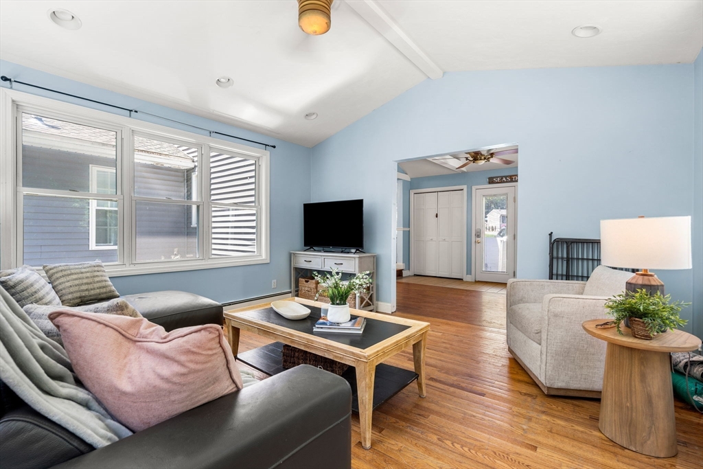 Lowell, Massachusetts, 01852, United States, 5 Bedrooms Bedrooms, ,4 BathroomsBathrooms,Residential,For Sale,1874290