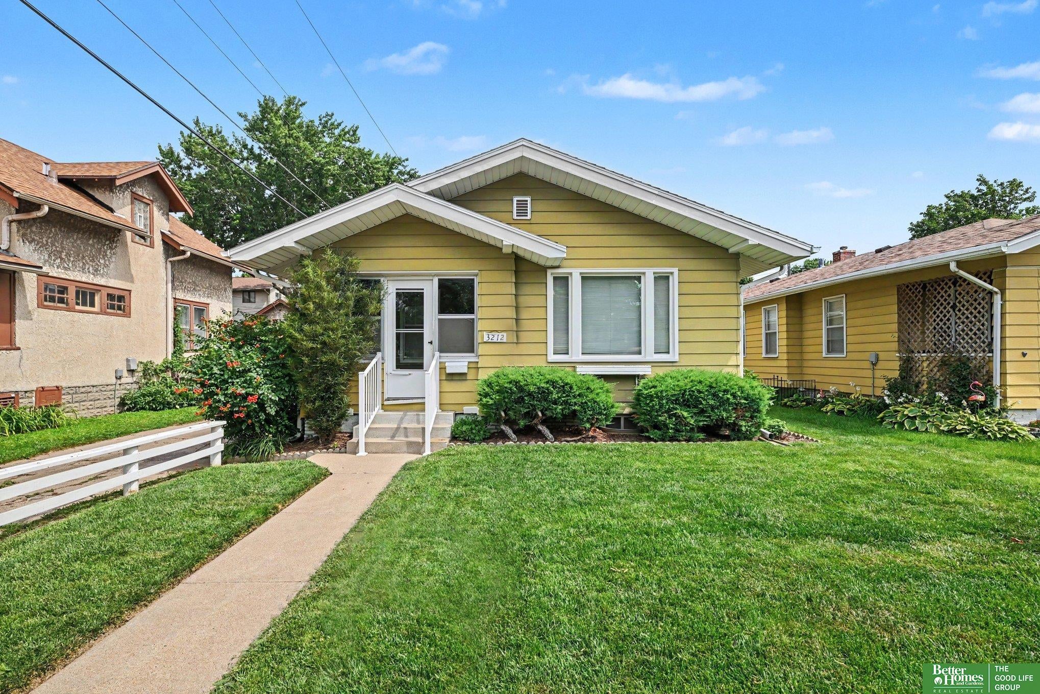 Oak St, Omaha, NE 68105