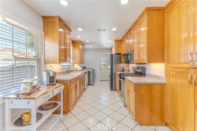 Lakewood, California, 90712, United States, 3 Bedrooms Bedrooms, ,2 BathroomsBathrooms,Residential,For Sale,1915312