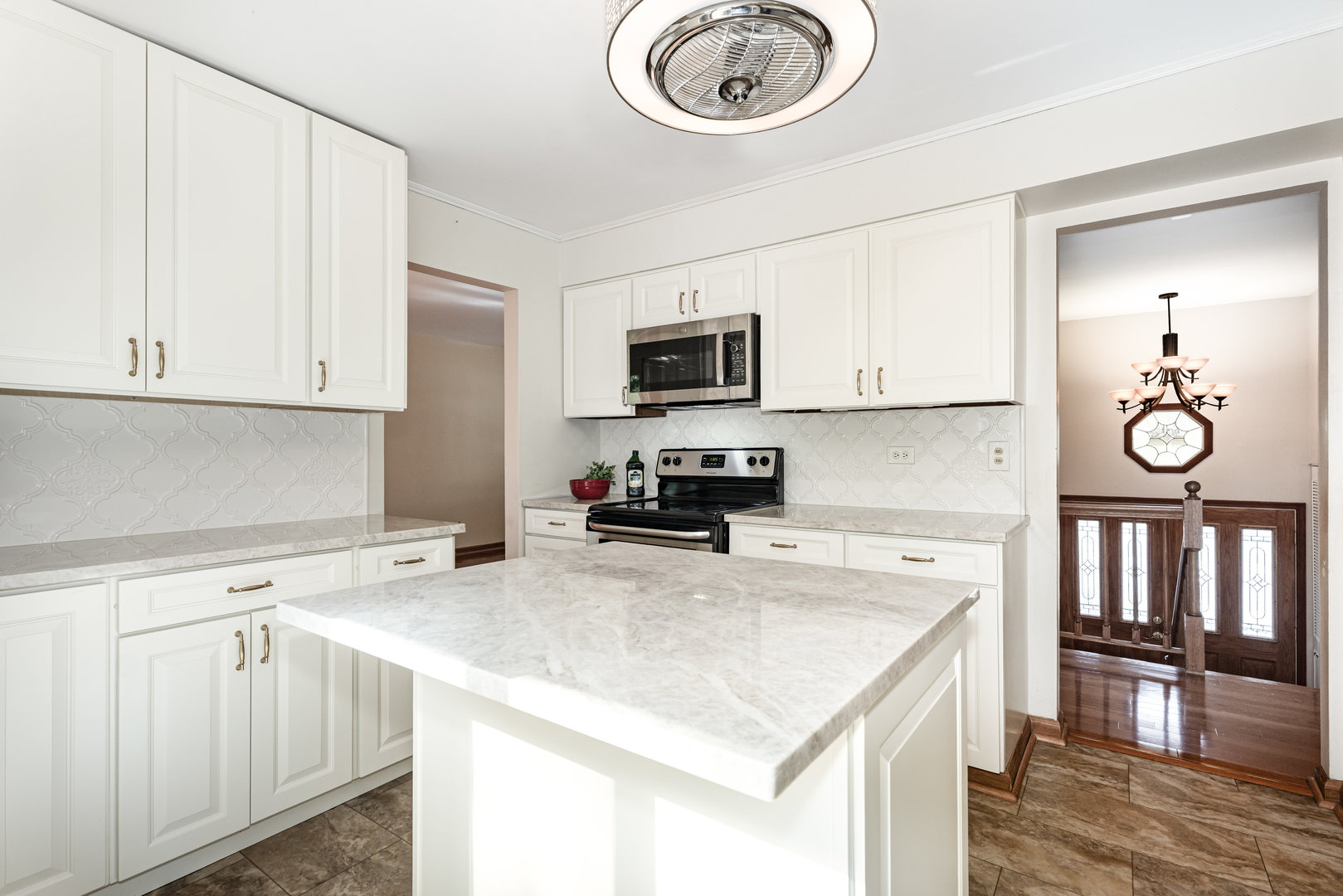 Hoffman Estates, Illinois, 60192, United States, 4 Bedrooms Bedrooms, ,3 BathroomsBathrooms,Residential,For Sale,1961387