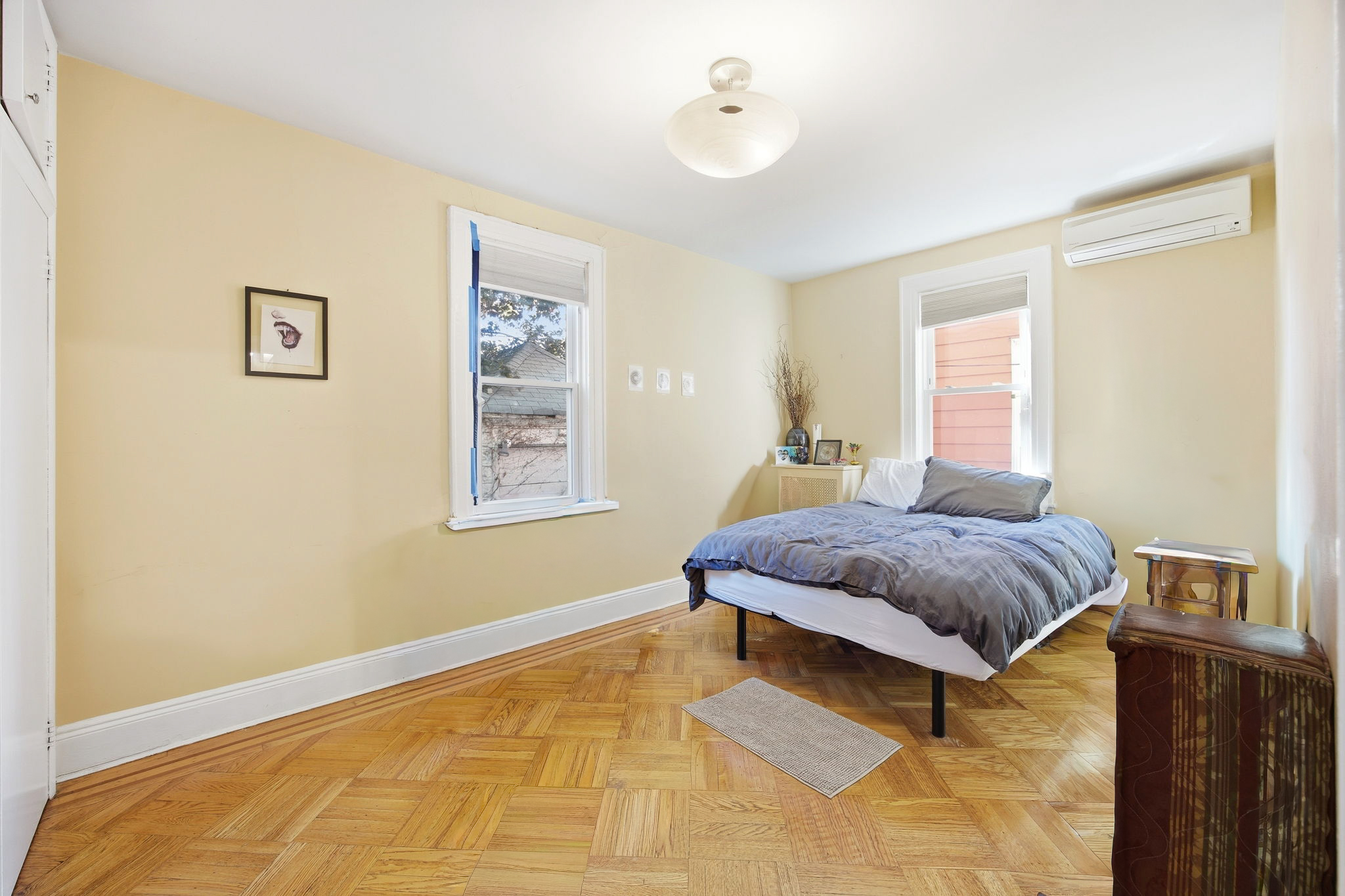  1077 E36th Street - 物件實景