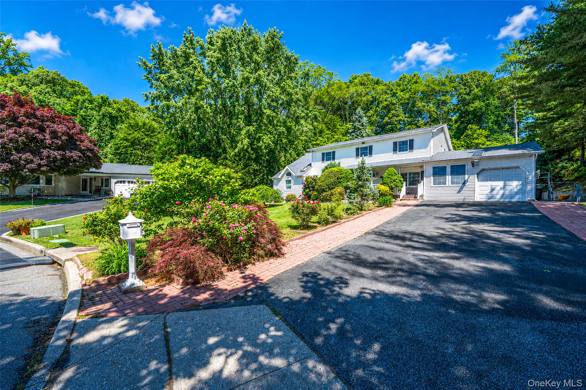 New Jersey Ct, Dix Hills, NY 11746